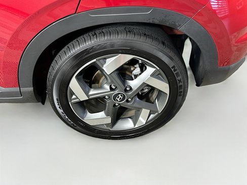 Used 2025 Hyundai Venue SEL FWD image 11