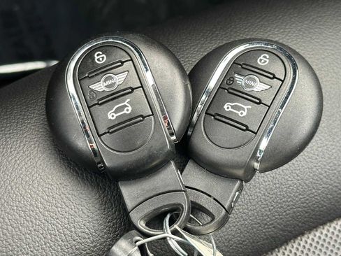 Used 2017 MINI Cooper 2-Door Hardtop image 32