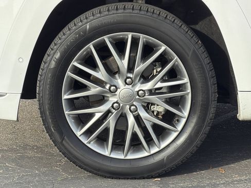 Used 2017 Jeep Grand Cherokee Summit image 38