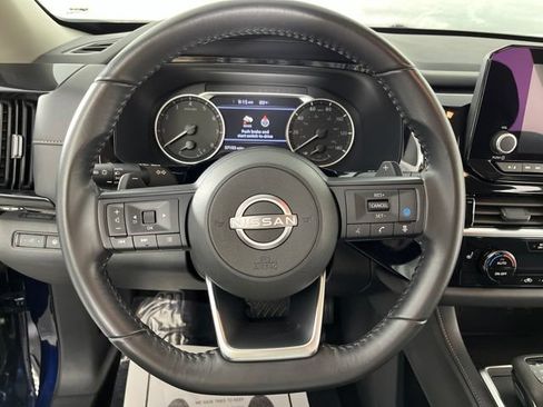 Used 2025 Nissan Pathfinder SV FWD image 22