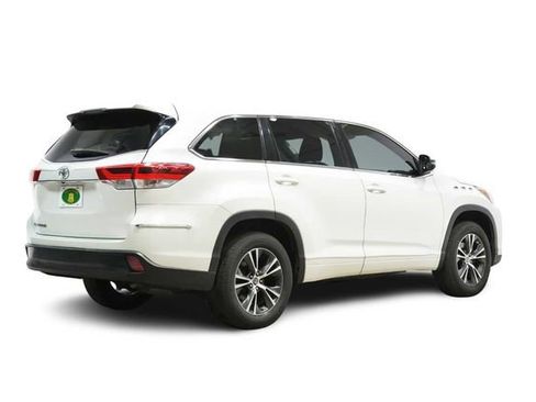 Used 2016 Toyota Highlander LE FWD image 7