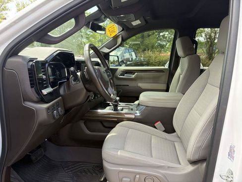 Used 2023 Chevrolet Silverado 1500 RST AWD/4WD image 4