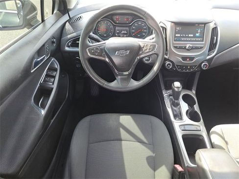 Used 2017 Chevrolet Cruze LT w/ Convenience Package image 19
