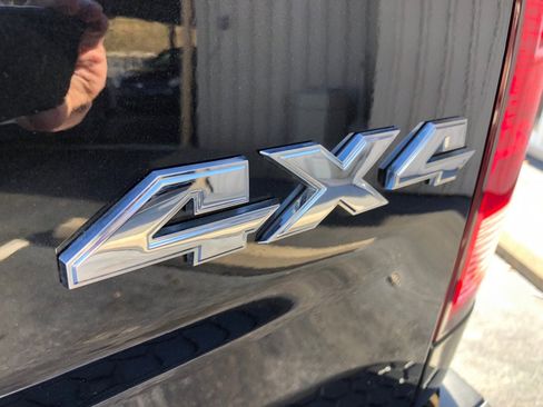 Used 2018 RAM 3500 Tradesman w/ Chrome Appearance Group image 18