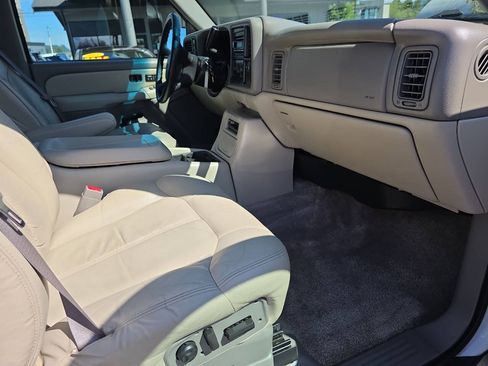Used 2001 Chevrolet Suburban 2500 LT w/ LT Preferred Equipment Group AWD/4WD image 12