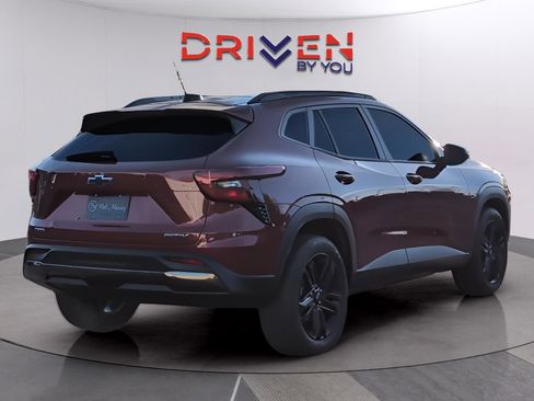 Used 2024 Chevrolet Trax ACTIV w/ Sunroof Package image 5