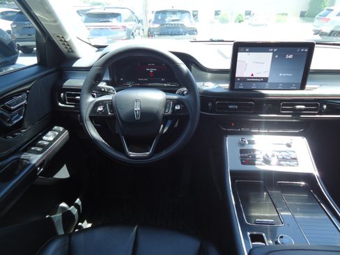 Used 2023 Lincoln Aviator AWD w/ Premium Package image 11