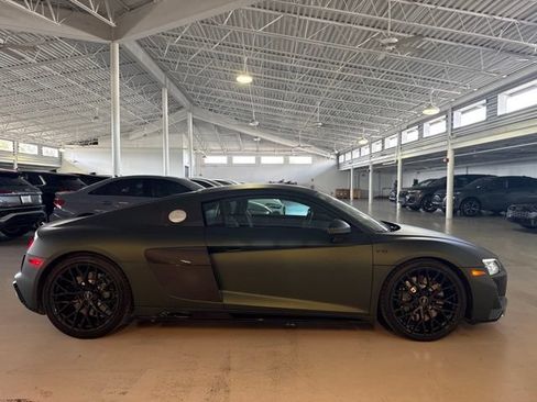 Used 2020 Audi R8 V10 w/ Carbon Exterior Package AWD/4WD image 2