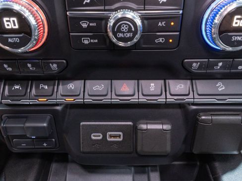 Used 2019 GMC Sierra 1500 AT4 w/ AT4 Premium Package AWD/4WD image 28