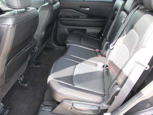 Used 2024 Nissan Pathfinder SL AWD/4WD image 15