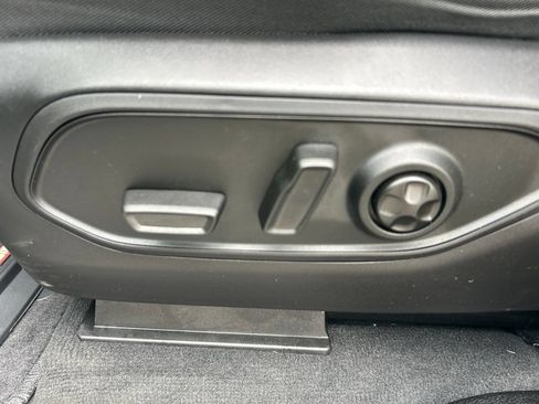 Used 2025 Jeep Grand Cherokee L Laredo RWD image 19