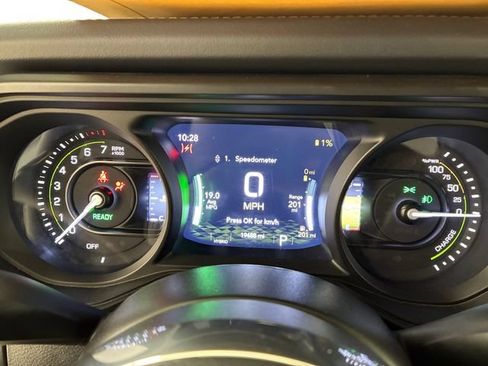 Used 2025 Jeep Wrangler Unlimited Sahara w/ Safety Group AWD/4WD image 25