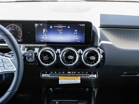 New 2026 Mercedes-Benz GLA 250 image 11