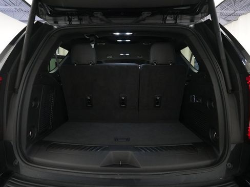 Used 2024 GMC Yukon SLT w/ SLT Luxury Package AWD/4WD image 10
