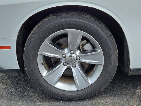 Used 2021 Dodge Challenger SXT w/ Driver Convenience Group RWD image 10