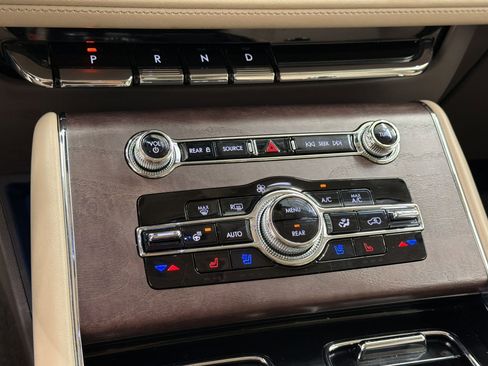 Used 2024 Lincoln Aviator Reserve w/ Equipment Group 201A AWD/4WD image 17