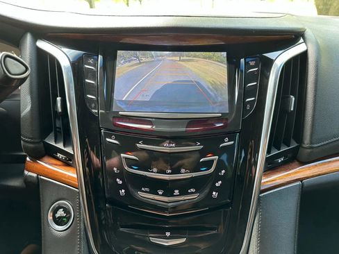 Used 2015 Cadillac Escalade Premium image 25