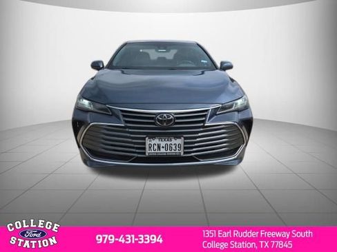 Used 2021 Toyota Avalon Limited FWD image 2