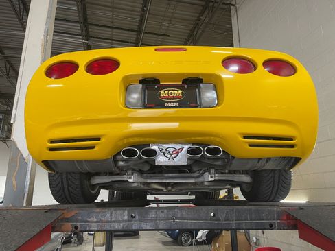Used 2000 Chevrolet Corvette Coupe w/ Memory Pkg RWD image 95