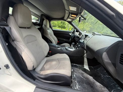 Used 2017 Nissan 370Z Touring RWD image 11