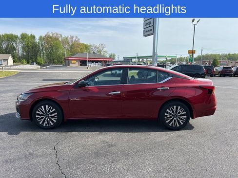 Used 2024 Nissan Altima 2.5 SV AWD/4WD image 6