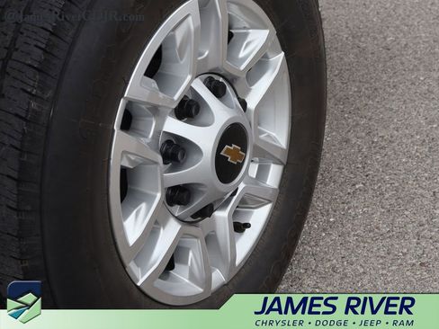 Used 2025 Chevrolet Silverado 2500 LT w/ Convenience Package image 38