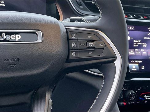 Used 2023 Jeep Grand Cherokee L Altitude image 20