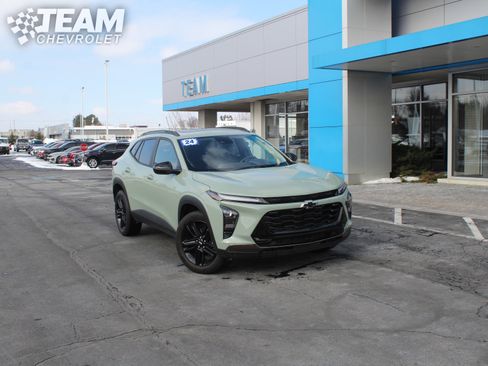 Certified 2024 Chevrolet Trax ACTIV w/ Sunroof Package image 2