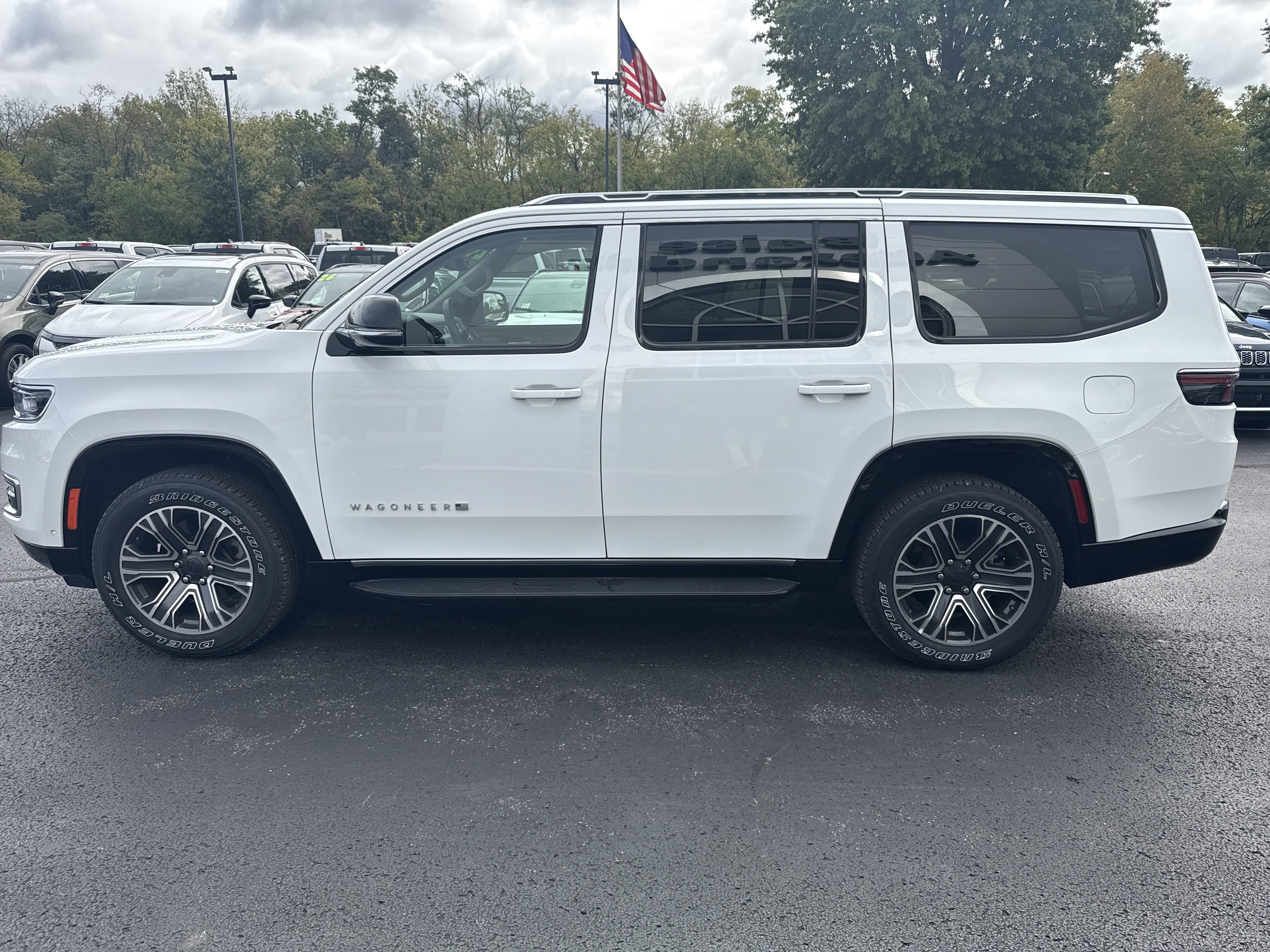 Used 2024 Jeep Wagoneer Series II AWD/4WD image 10
