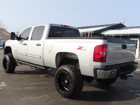 Used 2010 Chevrolet Silverado 2500 LT w/ Interior Plus Package image 4