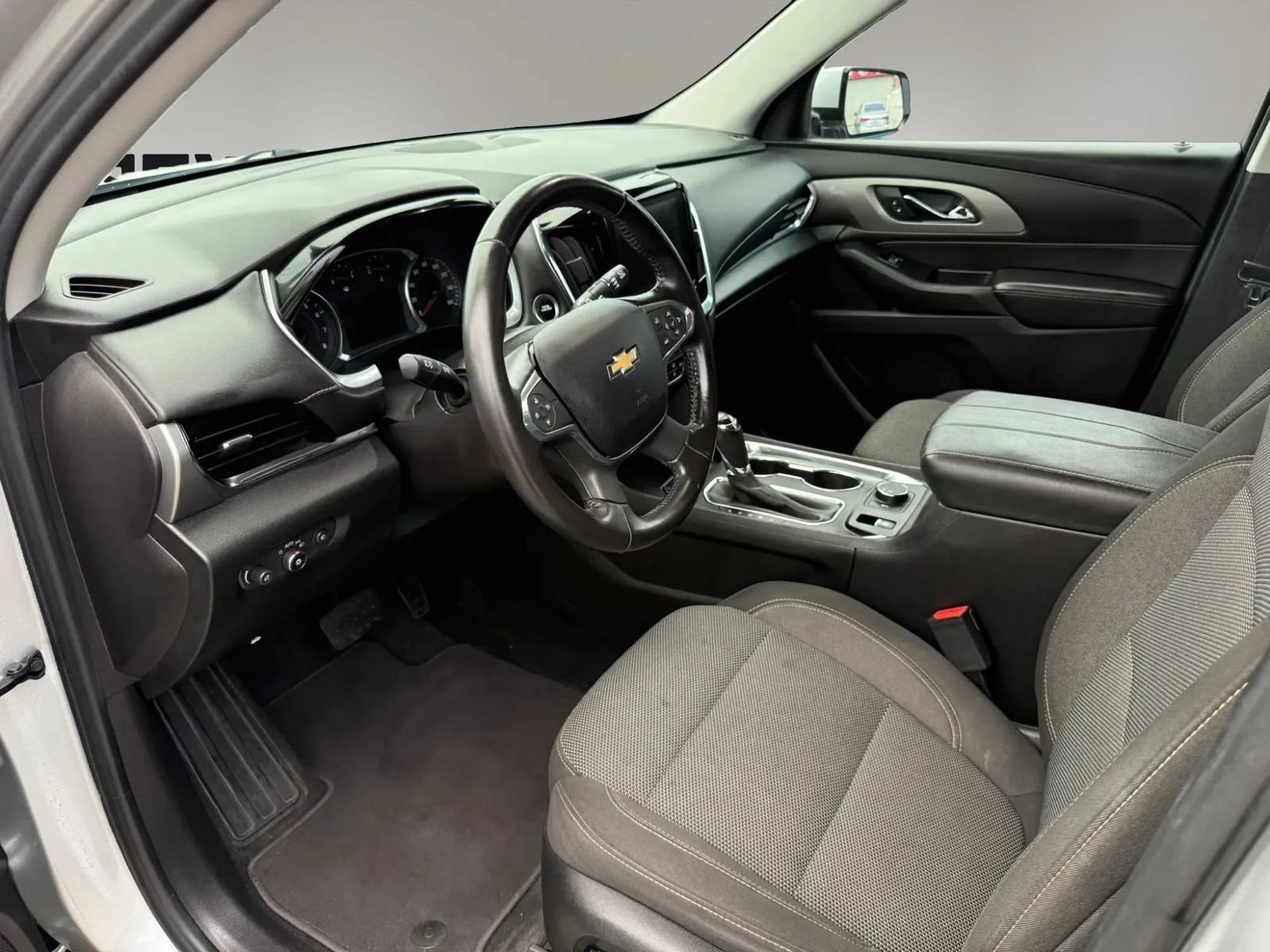 Used 2018 Chevrolet Traverse LT FWD image 12