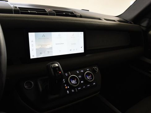 Used 2020 Land Rover Defender 110 First Edition image 32