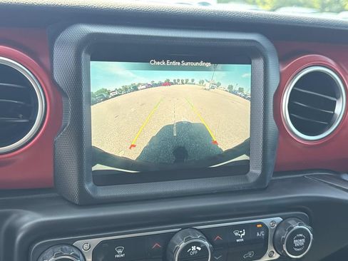 Used 2023 Jeep Wrangler Unlimited Rubicon AWD/4WD image 7