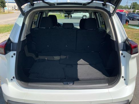Used 2024 Nissan Rogue SV AWD/4WD image 12