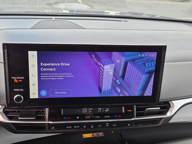 Used 2025 Toyota Sienna XLE FWD image 21