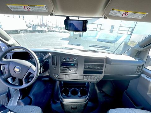 Used 2017 Chevrolet Express 3500 image 17