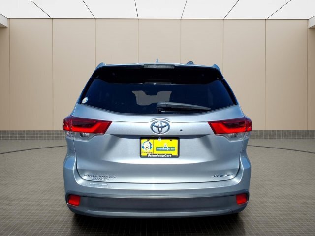 Used 2017 Toyota Highlander XLE AWD/4WD image 7
