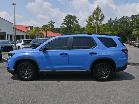 Used 2024 Honda Pilot TrailSport image 2