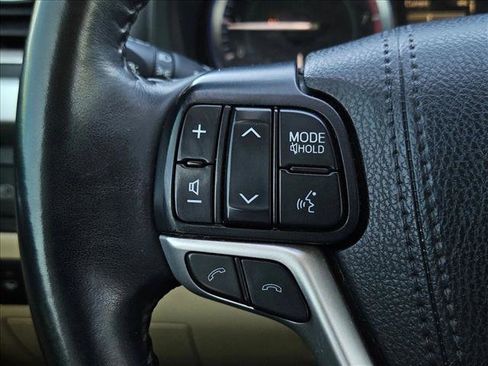 Used 2019 Toyota Highlander XLE image 12