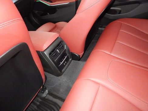 Used 2025 BMW 330i xDrive Sedan w/ M Sport Package image 33