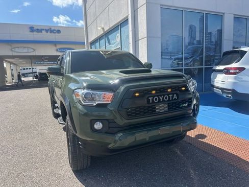 Used 2022 Toyota Tacoma TRD Sport image 2