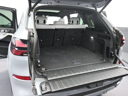 Used 2024 BMW X5 xDrive40i w/ M Sport Package AWD/4WD image 17