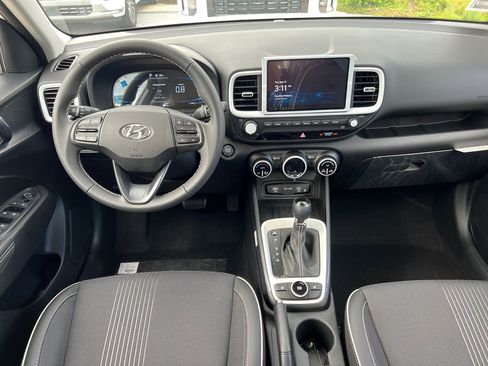 New 2025 Hyundai Venue Limited image 16