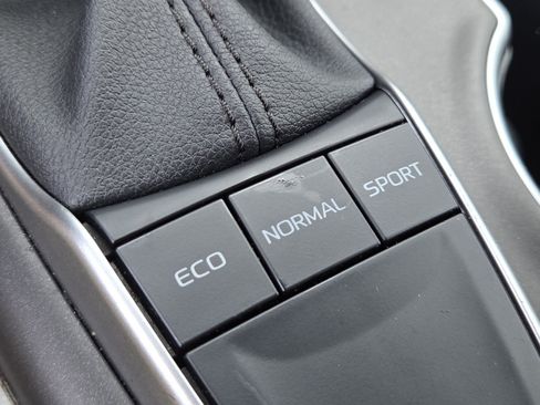 Used 2022 Toyota Camry LE w/ Carpet Mat Package (TMS) FWD image 6