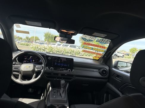 Used 2024 Chevrolet Colorado W/T RWD image 18