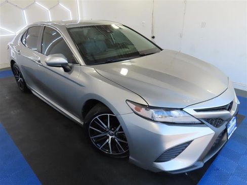 Used 2021 Toyota Camry SE FWD image 4