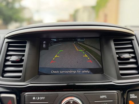 Used 2019 Nissan Pathfinder S AWD/4WD image 34