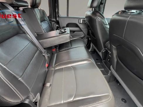 Used 2022 Jeep Wrangler Unlimited Sahara w/ Cold Weather Group AWD/4WD image 19