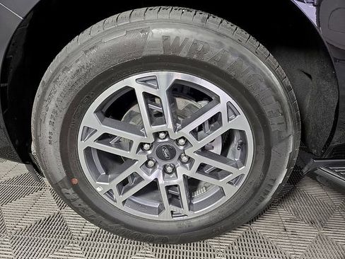 Certified 2025 Ford Expedition Active image 9