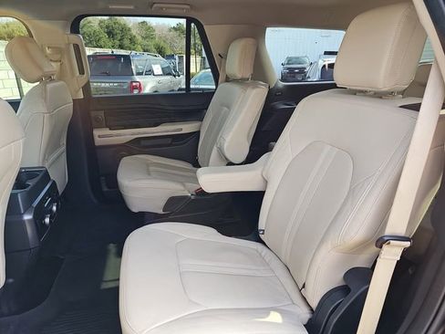 Used 2023 Ford Expedition Platinum image 16
